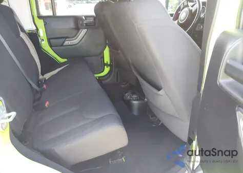 2013 Jeep Wrangler Unlimited Sport z USA, uszkodzony, nr VIN 1C4BJWDG3DL553102